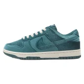 Nike SB Dunk Low "Green Velvet"