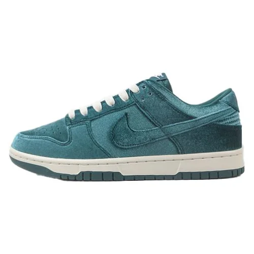 Nike SB Dunk Low "Green Velvet"