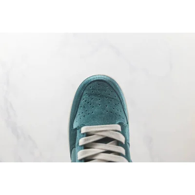 Nike SB Dunk Low "Green Velvet" фото № 3