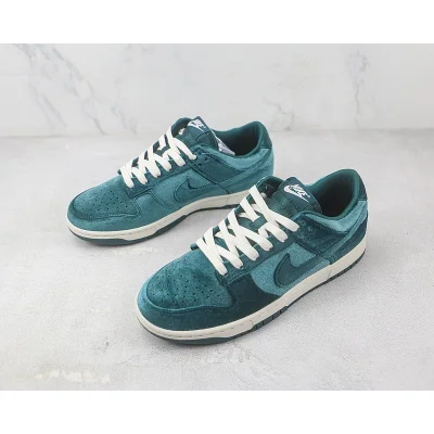 Nike SB Dunk Low "Green Velvet" фото № 5