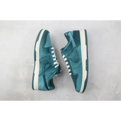 Nike SB Dunk Low "Green Velvet" фото № 7