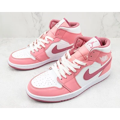 Air Jordan 1 Mid "Valentine’s Day" фото № 5 Air Jordan 1 Mid "Valentine’s Day" фото № 5