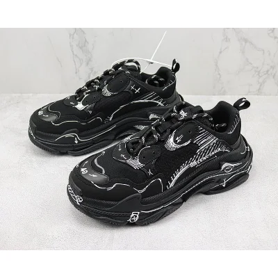 Balenciaga Triple S "Painted Black" фото № 5 Balenciaga Triple S "Painted Black" фото № 5