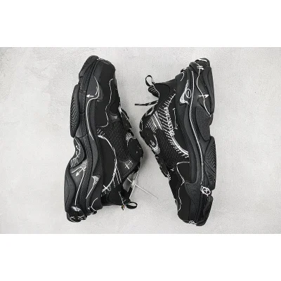 Balenciaga Triple S "Painted Black" фото № 6 Balenciaga Triple S "Painted Black" фото № 6