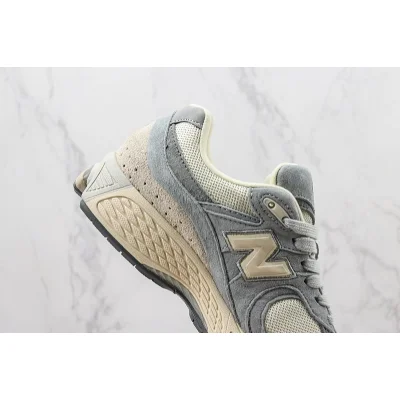 New Balance 2002R "Beige/Grey" фото № 3 New Balance 2002R "Beige/Grey" фото № 3