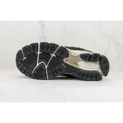 New Balance 2002R "Black/White/Beige" фото № 8