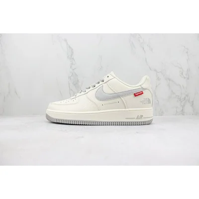 Supreme x The North Face x Nike Air Force 1 Low "White/Wolf Grey" фото № 2
