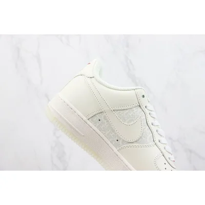 Louis Vuitton x Nike Air Force 1 Low "Red/Black Logo" фото № 3 Louis Vuitton x Nike Air Force 1 Low "Red/Black Logo" фото № 3