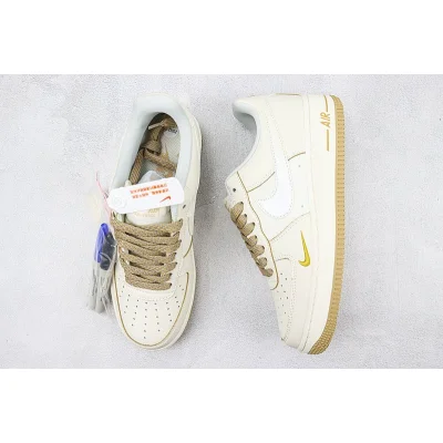 Nike Air Force 1 ’07 Low "QS Sail/White/Brown/Gold/Mini Swoosh" фото № 6