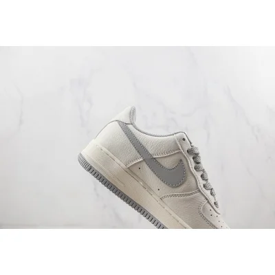 Undefeated x Nike Air Force 1 Low "Cream White/Wolf Grey" фото № 3 Undefeated x Nike Air Force 1 Low "Cream White/Wolf Grey" фото № 3