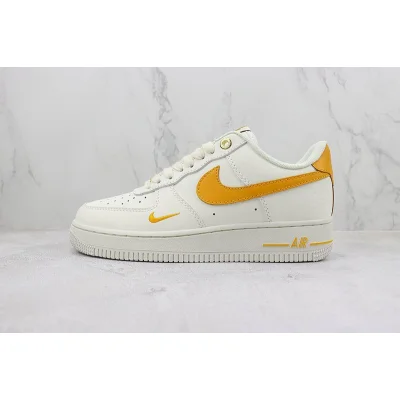 Nike Air Force 1 Low "White/University Gold" фото № 2