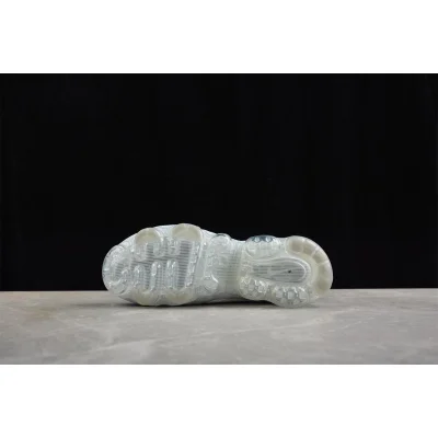 Nike Air VaporMax "White Christmas" фото № 4