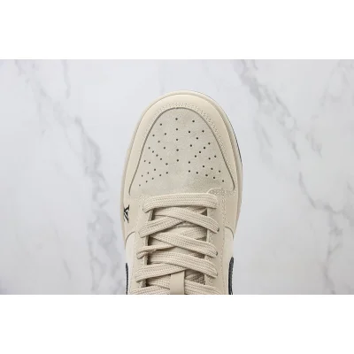 Louis Vuitton x Nike Dunk Low "Pale Oyster/Black" фото № 4 Louis Vuitton x Nike Dunk Low "Pale Oyster/Black" фото № 4