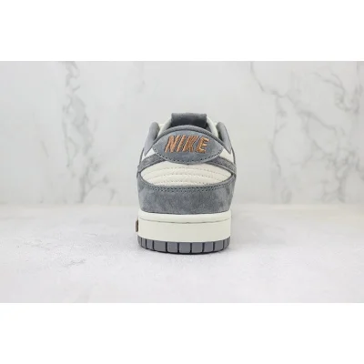 Louis Vuitton x Nike Dunk Low "Woodgate Grey/White" фото № 9