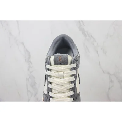 Louis Vuitton x Nike Dunk Low "Woodgate Grey/White" фото № 5