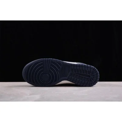 Louis Vuitton x Nike SB Dunk Low "Dark Blue" фото № 5