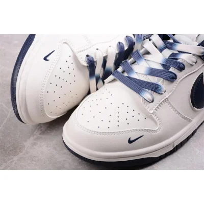 Louis Vuitton x Nike SB Dunk Low "Dark Blue" фото № 4