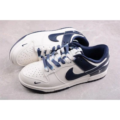 Louis Vuitton x Nike SB Dunk Low "Dark Blue" фото № 3