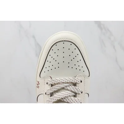 MLB x Nike SB Dunk Low "Light Brown" фото № 3 MLB x Nike SB Dunk Low "Light Brown" фото № 3