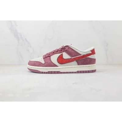 Otomo Katsuhiro x Nike SB Dunk Low "Steamboy OST/Purplish Red" фото № 2 Otomo Katsuhiro x Nike SB Dunk Low "Steamboy OST/Purplish Red" фото № 2