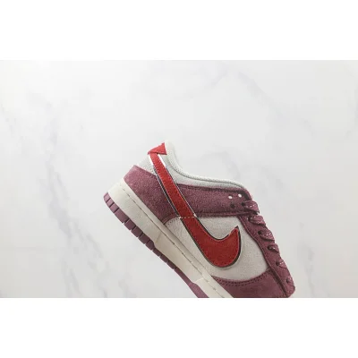 Otomo Katsuhiro x Nike SB Dunk Low "Steamboy OST/Purplish Red" фото № 3 Otomo Katsuhiro x Nike SB Dunk Low "Steamboy OST/Purplish Red" фото № 3