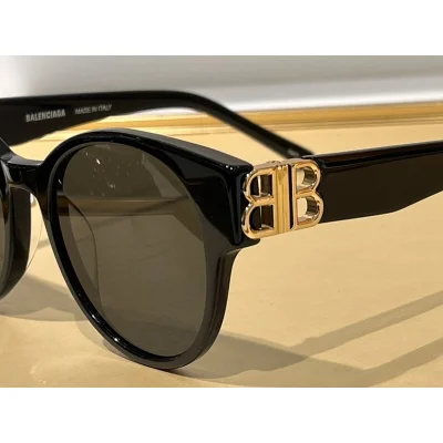 Солнцезащитные очки Balenciaga Temples Decorated By Gold Letters "Black" фото № 4