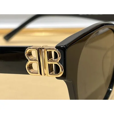 Солнцезащитные очки Balenciaga Temples Decorated By Gold Letters "Black" фото № 5