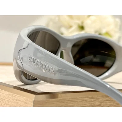 Солнцезащитные очки Balenciaga Temples With Wave "Gray" фото № 4 Солнцезащитные очки Balenciaga Temples With Wave "Gray" фото № 4