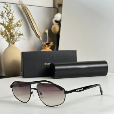 Солнцезащитные очки Balenciaga Aviator Form And Logo Inscription On Temples "Brown/Black" фото № 3 Солнцезащитные очки Balenciaga Aviator Form And Logo Inscription On Temples "Brown/Black" фото № 3