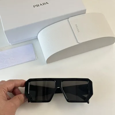 Солнцезащитные очки Prada Hexagon Form Frame With Silver Logo Side "Black" фото № 2 Солнцезащитные очки Prada Hexagon Form Frame With Silver Logo Side "Black" фото № 2