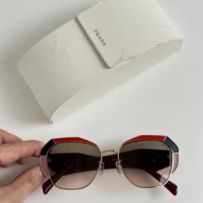 Солнцезащитные очки Prada Frame With Colorful Segments "Red" фото № 2 Солнцезащитные очки Prada Frame With Colorful Segments "Red" фото № 2