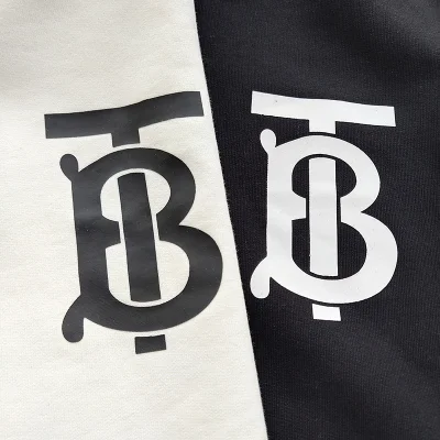 Худи Burberry One Solid Pocket "White" фото № 4 Худи Burberry One Solid Pocket "White" фото № 4