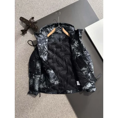 Куртка Burberry Frontside White Warrior And Horse Dark Outline "White" фото № 8 Куртка Burberry Frontside White Warrior And Horse Dark Outline "White" фото № 8