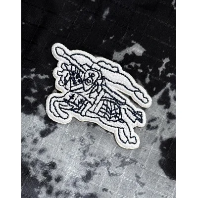 Куртка Burberry Frontside White Warrior And Horse Dark Outline "White" фото № 3 Куртка Burberry Frontside White Warrior And Horse Dark Outline "White" фото № 3