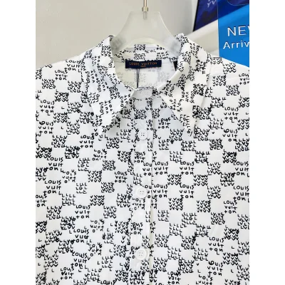 Рубашка Louis Vuitton Print Of Small Brand Inscriptions "White" фото № 4 Рубашка Louis Vuitton Print Of Small Brand Inscriptions "White" фото № 4