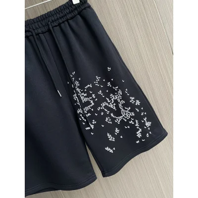 Шорты Louis Vuitton The Logo Is Scattered "Black" фото № 7 Шорты Louis Vuitton The Logo Is Scattered "Black" фото № 7