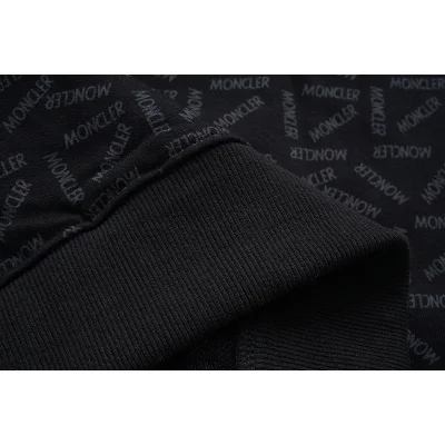 Свитшот Moncler Small Logo Patch "Black" фото № 4 Свитшот Moncler Small Logo Patch "Black" фото № 4