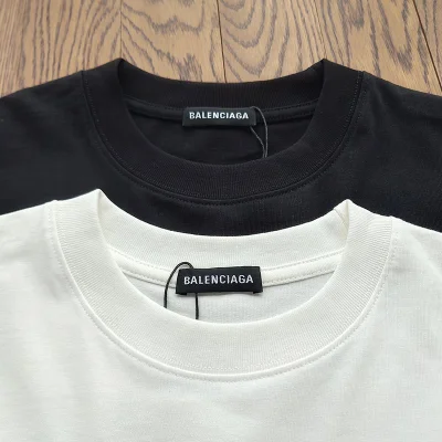 Футболка Balenciaga With The Coat Of Arms Of Designers "White" фото № 4 Футболка Balenciaga With The Coat Of Arms Of Designers "White" фото № 4