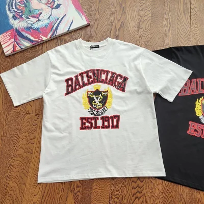 Футболка Balenciaga With The Coat Of Arms Of Designers "White" фото № 5 Футболка Balenciaga With The Coat Of Arms Of Designers "White" фото № 5