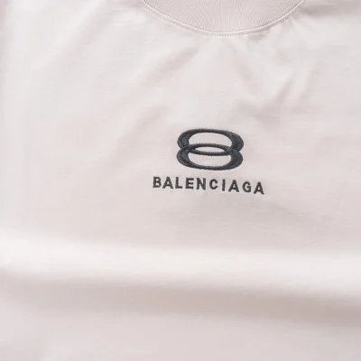 Футболка Balenciaga Two Intersecting Rings "Beige" фото № 3 Футболка Balenciaga Two Intersecting Rings "Beige" фото № 3