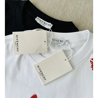 Футболка Givenchy Fatal Kiss "White" фото № 2