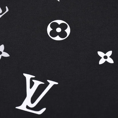 Футболка Louis Vuitton LV on the chest "Black" фото № 6