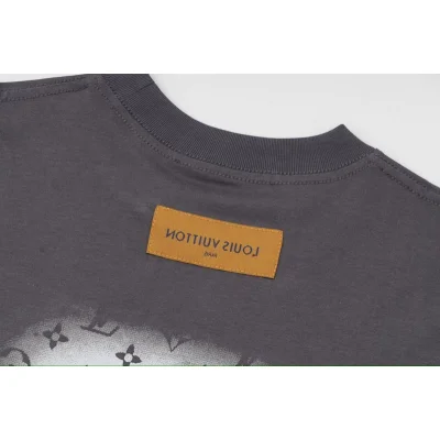 Футболка Louis Vuitton White Spot "Gray" фото № 7 Футболка Louis Vuitton White Spot "Gray" фото № 7