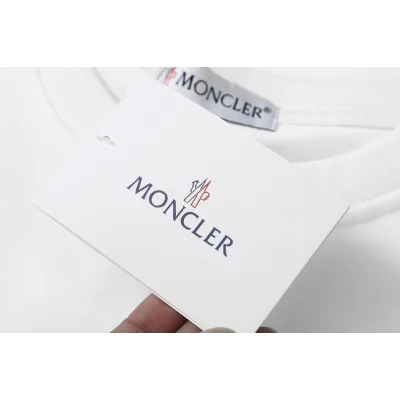 Футболка Moncler With Text And Animalistic Logo "White" фото № 5 Футболка Moncler With Text And Animalistic Logo "White" фото № 5