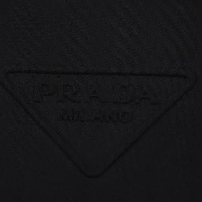 Футболка Prada Solid Color With Triangular Logo "Black" фото № 2 Футболка Prada Solid Color With Triangular Logo "Black" фото № 2