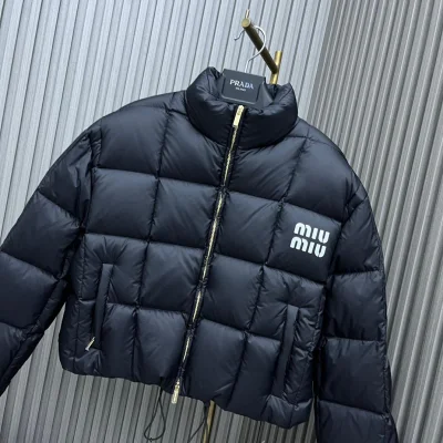 Пуховик Miu Miu Iconic Block "Dark Blue" фото № 7 Пуховик Miu Miu Iconic Block "Dark Blue" фото № 7