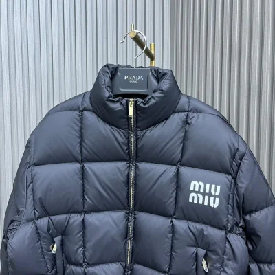 Пуховик Miu Miu Iconic Block "Dark Blue" фото № 9 Пуховик Miu Miu Iconic Block "Dark Blue" фото № 9