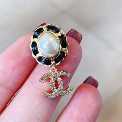 Серьги Chanel Logo Symbol Under Pearl "Gold" фото № 5