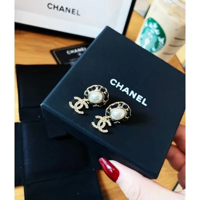 Серьги Chanel Logo Symbol Under Pearl "Gold" фото № 3