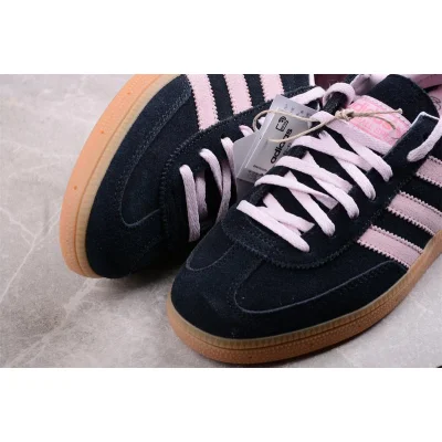 Adidas Handball Spezial "Core Black/Clear Pink/Gum" фото № 7 Adidas Handball Spezial "Core Black/Clear Pink/Gum" фото № 7
